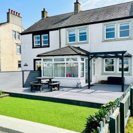 Beautiful Beach Front Cottage, Hotel in Allonby