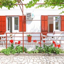 Apartmani i sobe Radojičić, hotel in Bijela