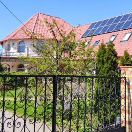 Village Garden Family Guest House, Hotel in Tiszakanyár