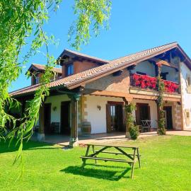Finca La Torre con piscina, hotell sihtkohas Liencres