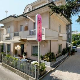 Hotel Morena Riccione Centrale, hotel en Riccione