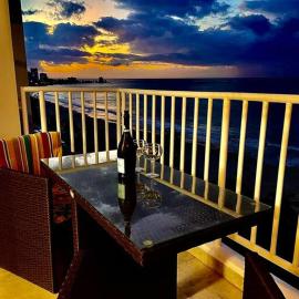 Beach Front Condo in Isla Verde!, hotel San Juanban