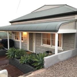 HILLSIDE HAVEN CHARMING C1920 COTTAGE Pet Friendly Sleeps 1 - 6, hotel din Broken Hill