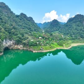 Thang Hen Lake - Thang Hen Glamping & Eco Outdoor โรงแรมในThăng Hen