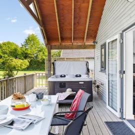 Woodpecker Lodge, Redlake Farm nr Glastonbury, hotel i Somerton