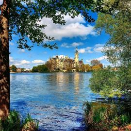 Modernes Wohnen am See, hotell i Schwerin