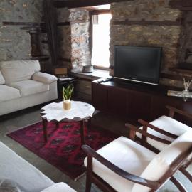 Traditional House "Elisavet"، فندق في Próti