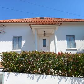 Casa da Ti Emília، فندق في Cardigos
