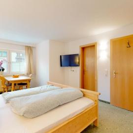Zimmer Enzian, hotel in Längenfeld