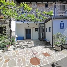 Smetova - The Blue Door House, hôtel à Šempas