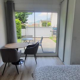 Studio calme dans villa habitée, parking privé et gratuit, hotel a Rhut