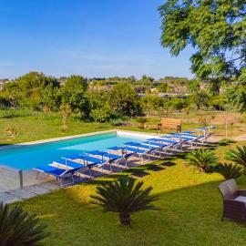 Viesnīca Villa Luritu Luxury Pool Tricase by HDSalento pilsētā Trikāze