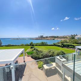 Erato Seafront Luxury Villa, hotel di Protaras