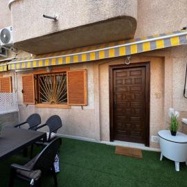 Sunny Villa Few Minutes Walk from beach, hotel in Arenales del Sol