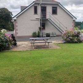 Meadow House in County Donegal، فندق في دونيجال