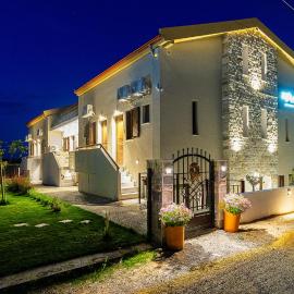 Aether Green Apartments, hotel a Nea Roda