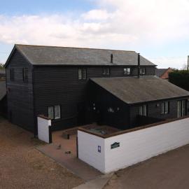 The Cart Lodge at Lee Wick Farm Cottages & Glamping, hotel in Saint Osyth