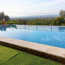 Forest Retreat Naturally Cool, Stunning Views, privacy and an 80M2 Extra-Large Swimming Pool