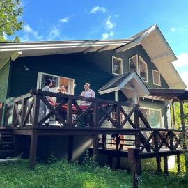 Deer View Lodge山中湖の鹿が見られる森の貸別荘