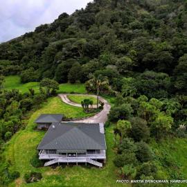 Waiotemarama Falls Lodge، فندق في أوبونوني