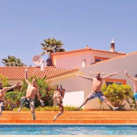 Villa Lagos Algarve for families & friends, 6 bedrooms, 7 bathrooms, pool, BBQ, central heating