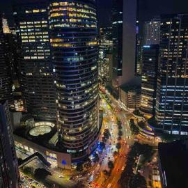 Air Residences Makati - fully furnished condo with skyline views!, hotelli kohteessa Manila