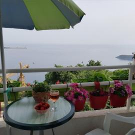 The rising sun-Stylish Sea View Apartment