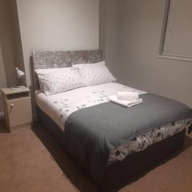 Family-Friendly Chorlton Apartment with Free Street Parking, hotel in Sale