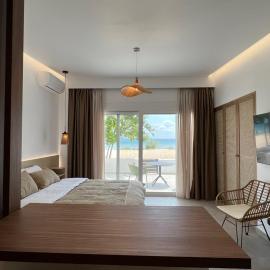 아르테미다에 위치한 호텔 Penthouse & apartments by the Sea airport Airstay