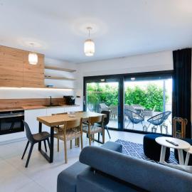 CROWONDER Adriatic Premium Villa Vodice near the Beach, hotel di Vodice