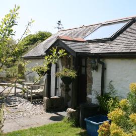 Cosy barn on rural smallholding with alpacas, goats & pigs