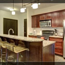 Luxury 2 Bedroom 1Pullout Kitchenette Grand Rockies Resort Hot Tub Pool Mountain View, hotel v destinácii Canmore