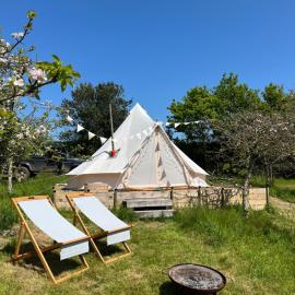 Bowhayes Farm - Camping & Glamping - Bell Tents - Cider Orchard, hotel a Venn Ottery