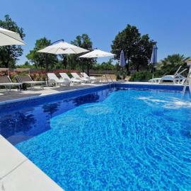 Apartments Lea with pool, hotel a Malinska