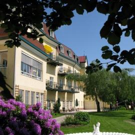 Kurhaus Dr. Petershofer, готель у місті Wolfsegg am Hausruck