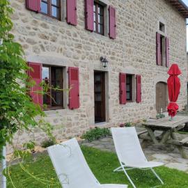 Se reconnecter à la nature au gîte 3 étoiles de Montager à Saint André de Chalencon, hotelli kohteessa Saint-André-de-Chalençon