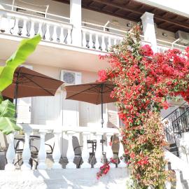 Athina studios, Hotel in Ýpsos