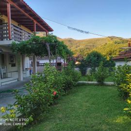 Poli's Ideal Holiday Home - Fully renovated !, hotel a Rakhónion