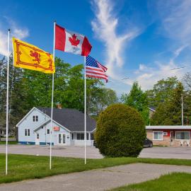 Maple Leaf Inn & Suites、キンカーディンのホテル