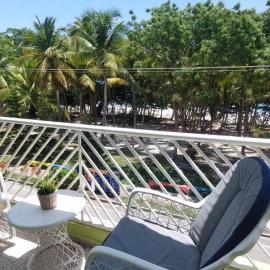 Beautiful sea front apartment, hotel in Paraíso
