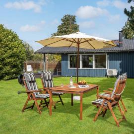 Awesome Home In Væggerløse With Kitchen, hotel a Bøtø By