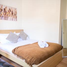 Purple Blossom I 2 Bed Apartment I Wi-Fi I Near Didsbury I Free Parking