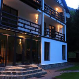 Wild Hunts Lodge Retezat โรงแรมในRaul Mare
