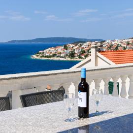Villa Grande Vista - Spacious 3 BR Apartment with Large terrace and Fantastic sea view