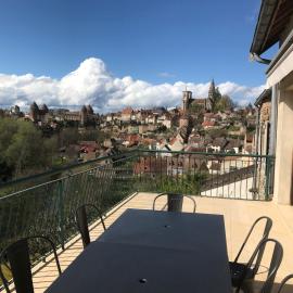 gite du viaduc, hotel in Semur-en-Auxois