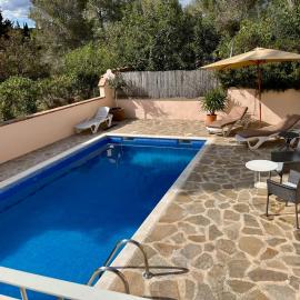 Apartment in country house with views and pool, Hotel in Vespella de Gaià 