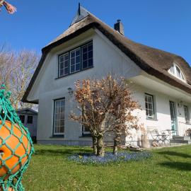 Ferienhaus "Heidis Reethaus in Dranske Goos, hotel in Dranske