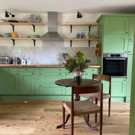 Peaceful cottage with private garden, hotel in Hailsham