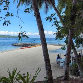 Samal Island Kembali Condo Resort, khách sạn ở Fernandez