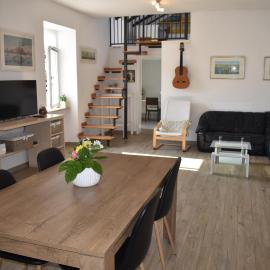 Holiday House Tina - Free Covered Parking & Pets Welcome, hótel í Pula